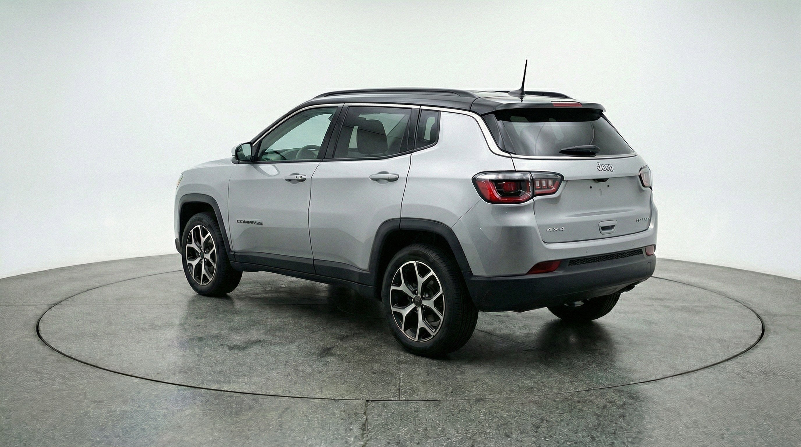 Used 2025 Jeep Compass Latitude image 6