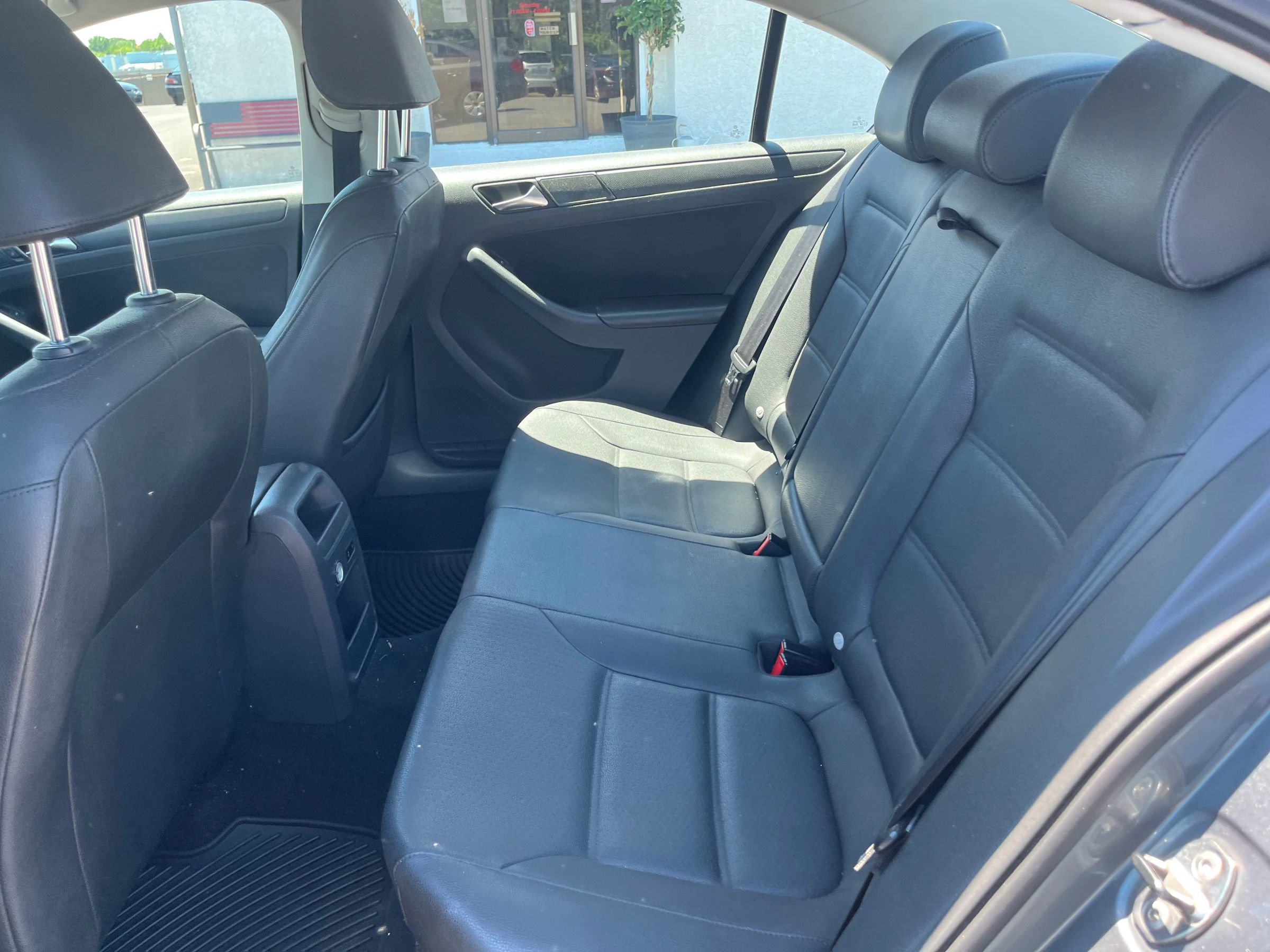 Used 2011 Volkswagen Jetta SE FWD image 16