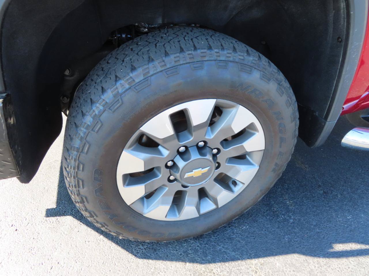 Used 2024 Chevrolet Silverado 2500 LT AWD/4WD image 11