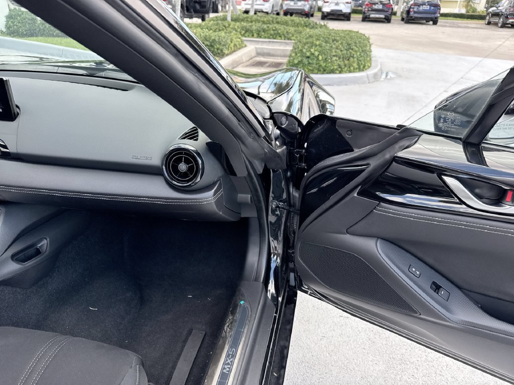 New 2026 MAZDA MX-5 Miata Club w/ Interior Package RWD image 21