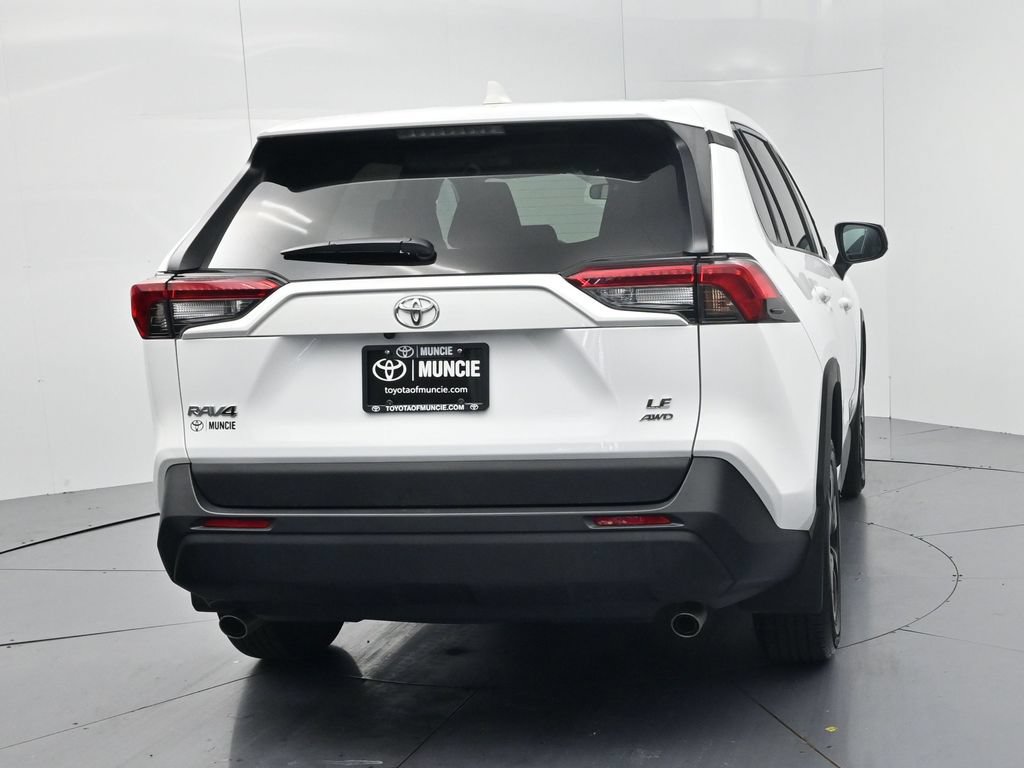 Used 2024 Toyota RAV4 LE AWD/4WD image 7