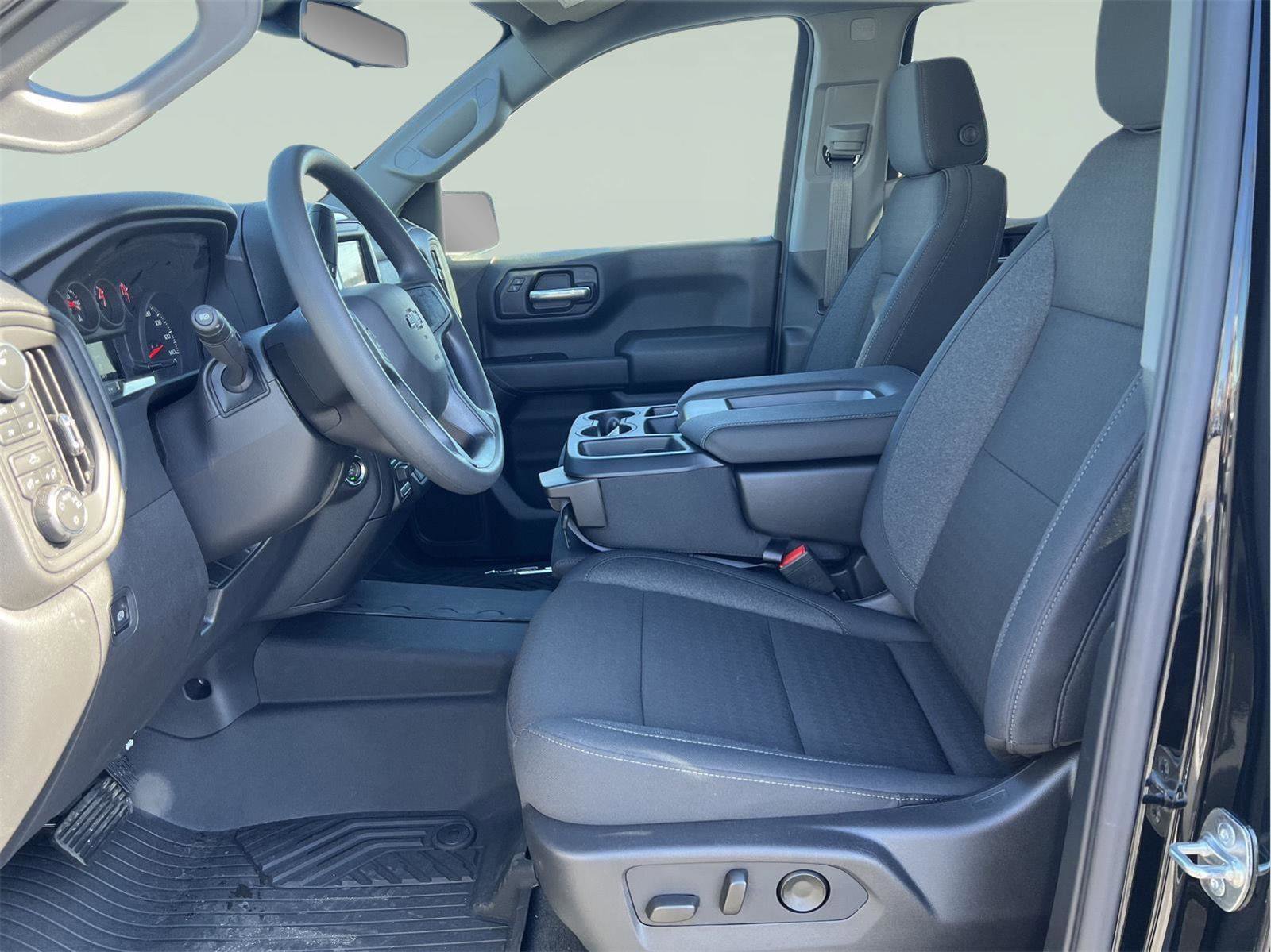 New 2026 Chevrolet Silverado 1500 Custom Trail Boss w/ LPO, Dark Essentials Package AWD/4WD image 9