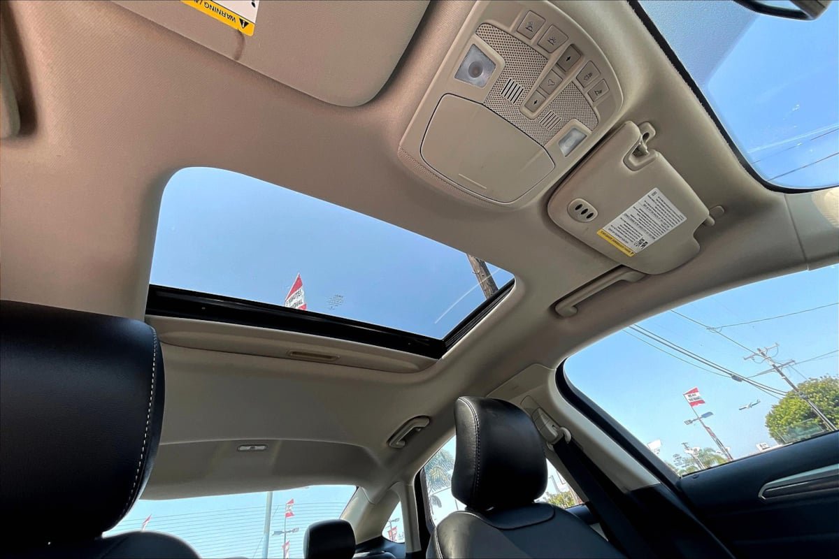 Used 2018 Ford Fusion SE w/ Fusion SE Technology Package FWD image 22