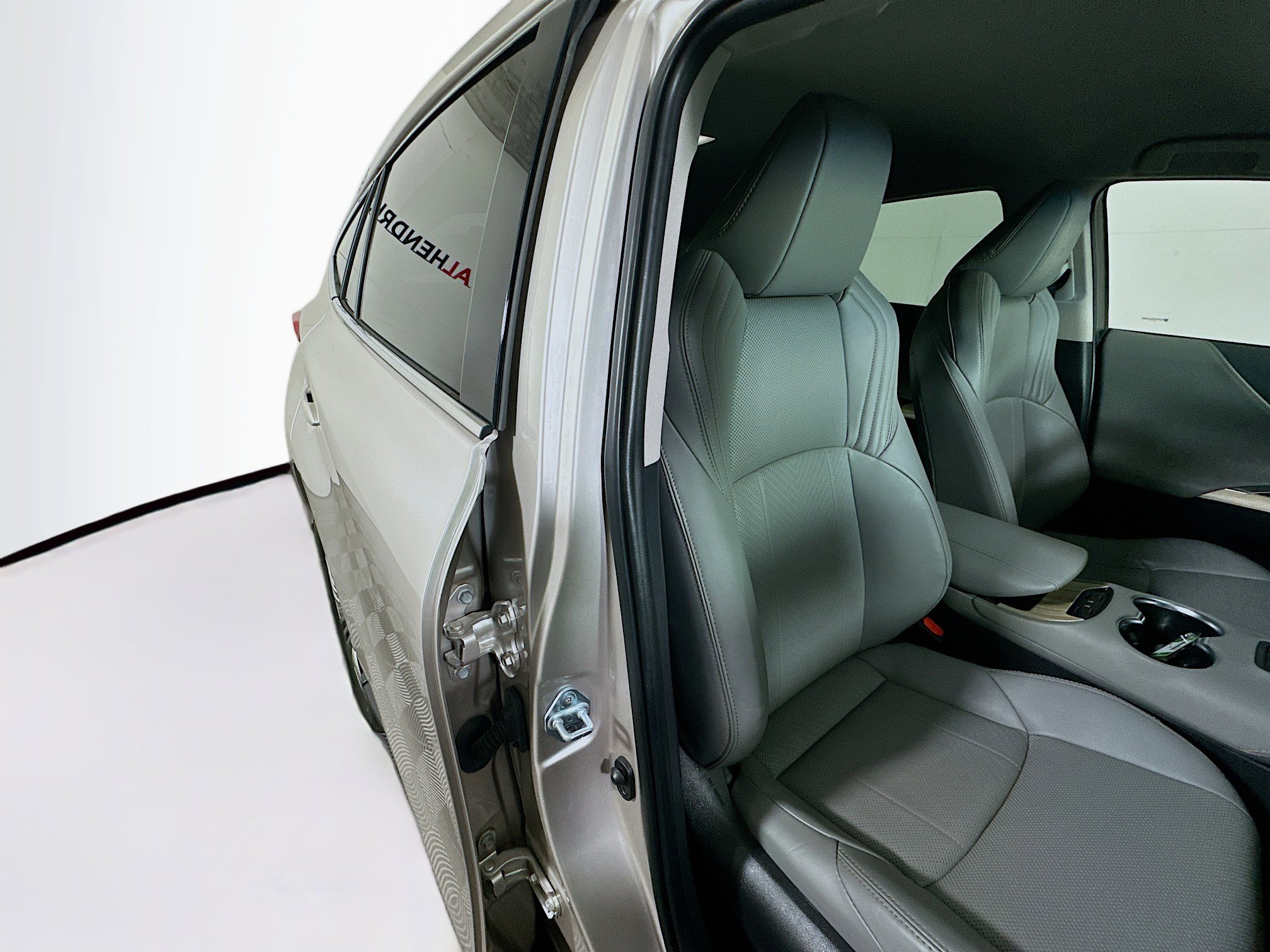 Used 2023 Toyota Venza LE image 28