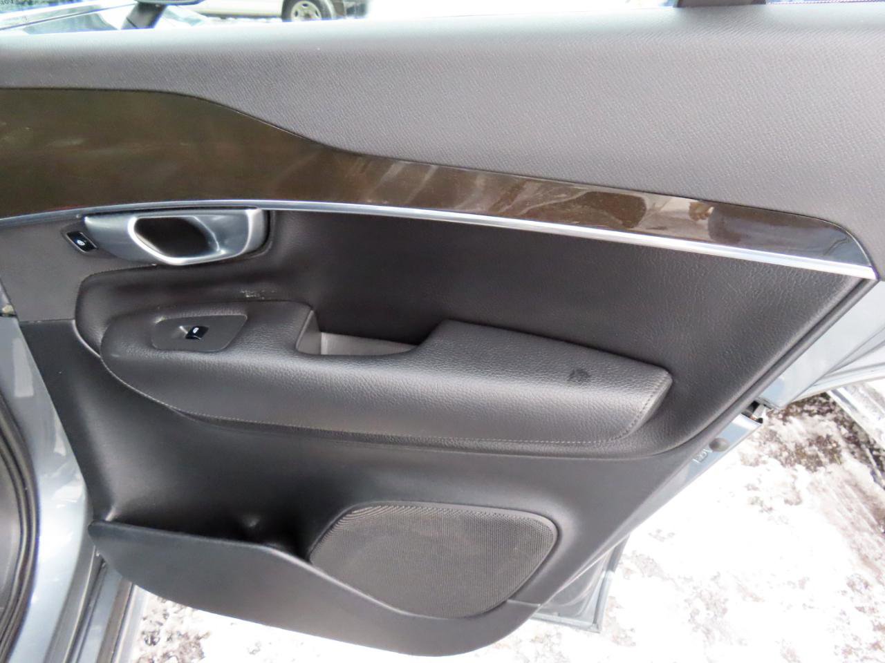 Used 2018 Volvo XC90 T6 Momentum w/ Convenience Package image 22