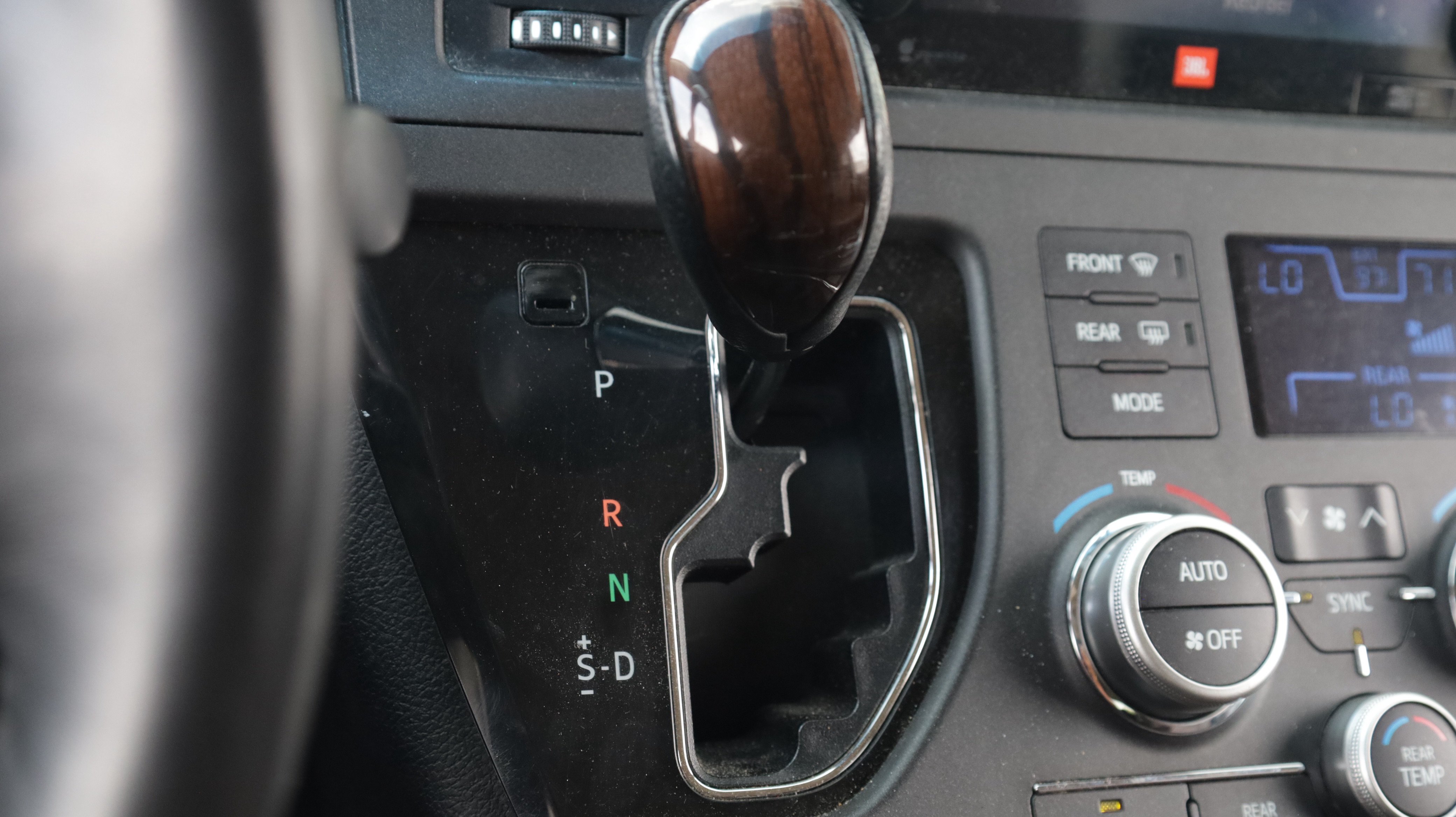 Used 2015 Toyota Sienna Limited Premium AWD/4WD image 9