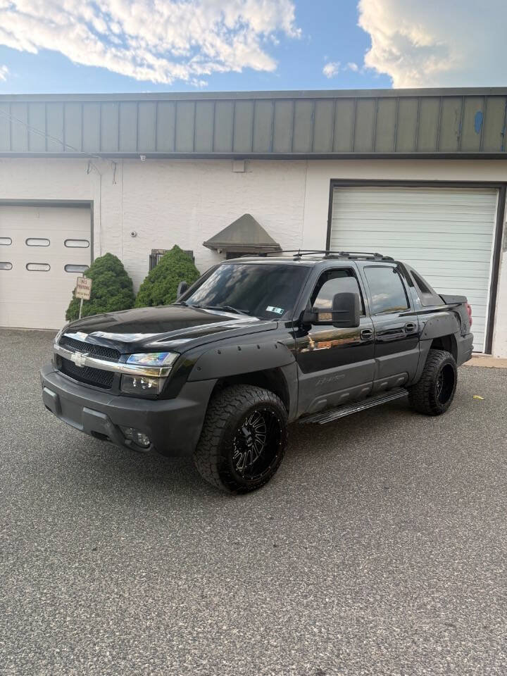 Used 2003 Chevrolet Avalanche 4x4 w/ The North Face Edition image 3