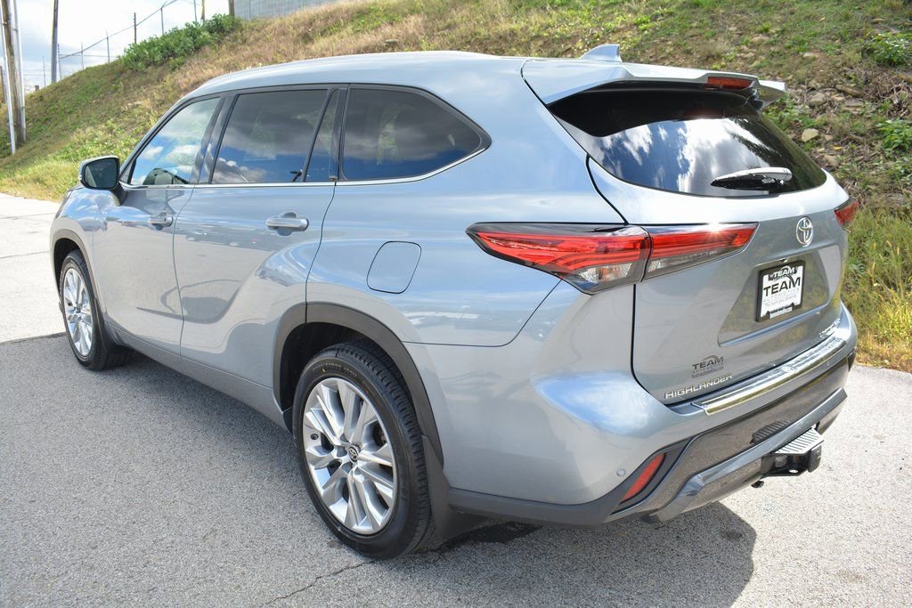 Used 2023 Toyota Highlander Limited image 7