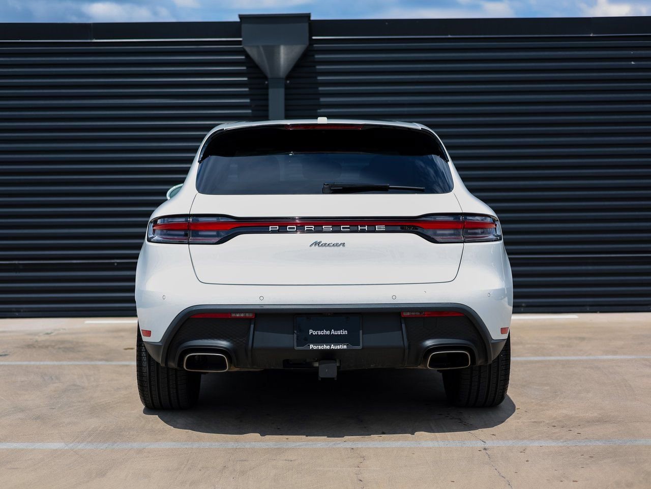 Certified 2025 Porsche Macan AWD/4WD image 6