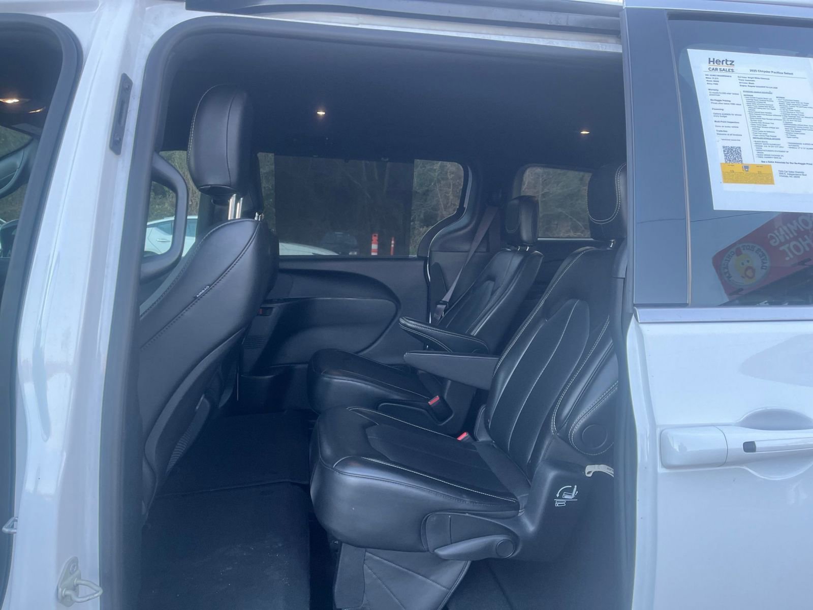 Used 2025 Chrysler Pacifica Select image 25