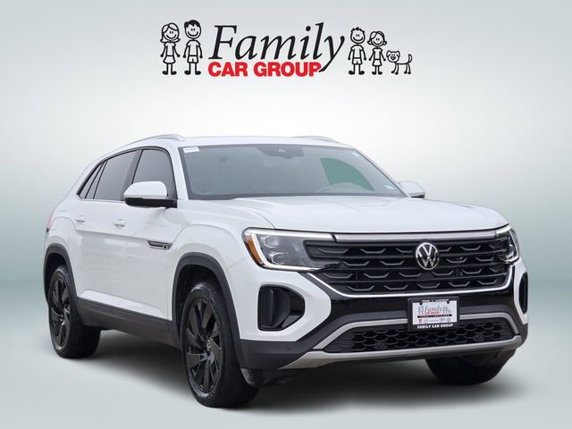 Used 2024 Volkswagen Atlas Cross Sport SE w/ Panoramic Sunroof Package FWD image 2