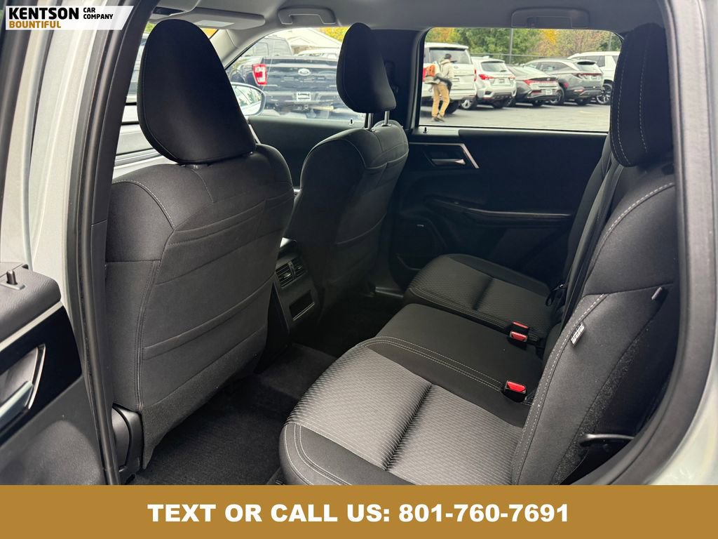 Used 2025 Mitsubishi Outlander ES image 32