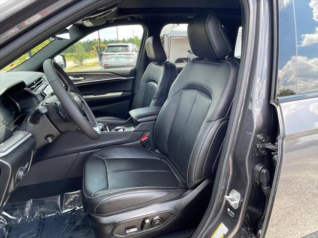 Certified 2025 Jeep Grand Cherokee Limited w/ Luxury Tech Group II AWD/4WD image 40