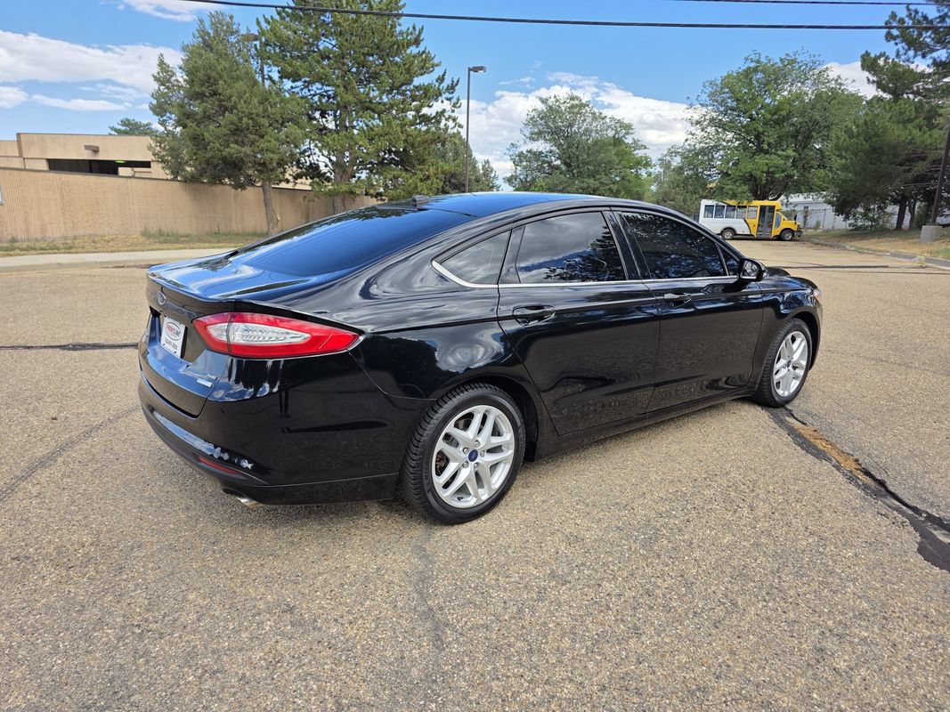 Used 2016 Ford Fusion SE FWD image 8