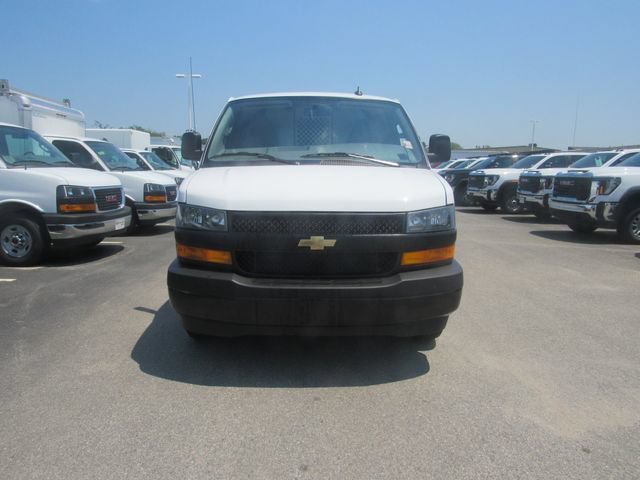 Certified 2025 Chevrolet Express 2500 w/ Driver Convenience Package RWD image 4