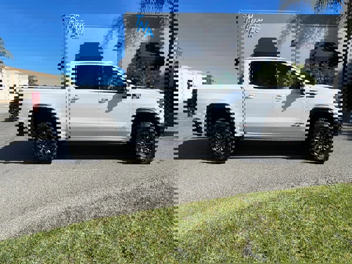 Used 2025 GMC Sierra 1500 AT4X image 4