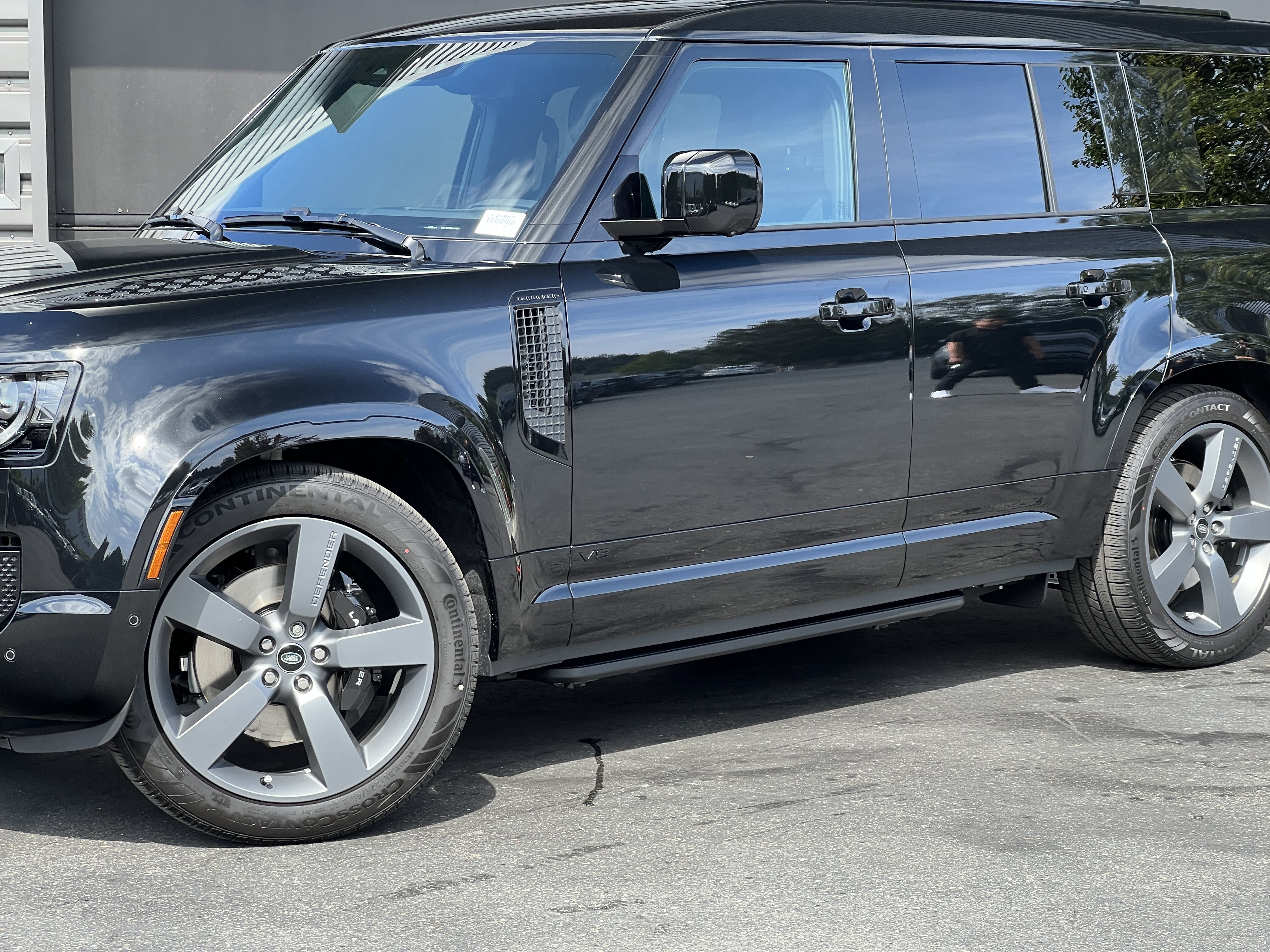 New 2025 Land Rover Defender 130 V8 AWD/4WD image 2
