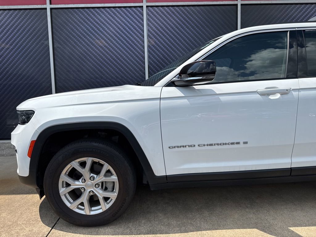 Used 2023 Jeep Grand Cherokee Limited image 13