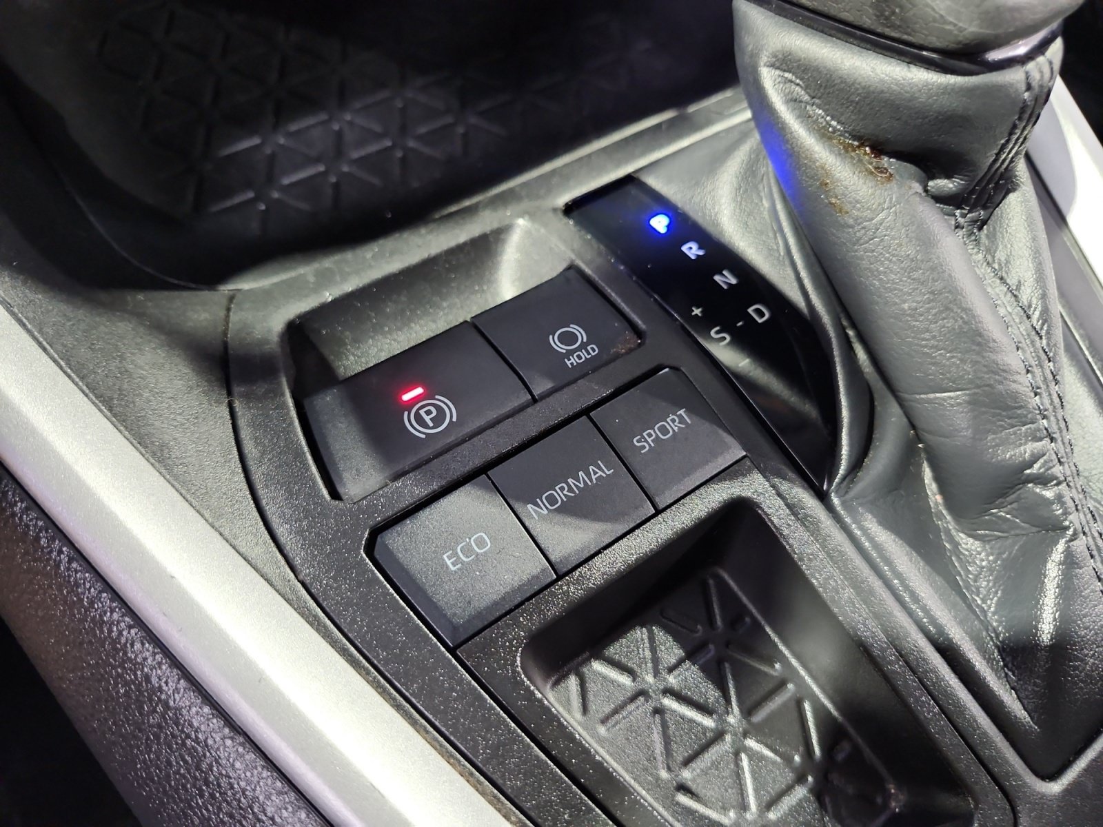 Used 2023 Toyota RAV4 LE FWD image 19