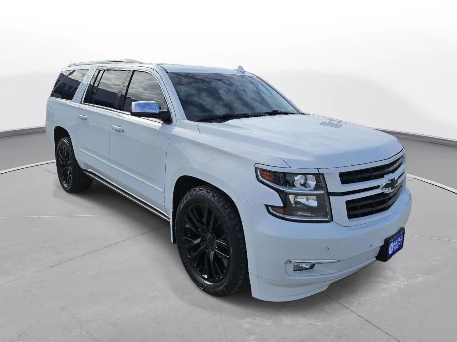 Used 2019 Chevrolet Suburban Premier w/ Premier Plus Edition image 3