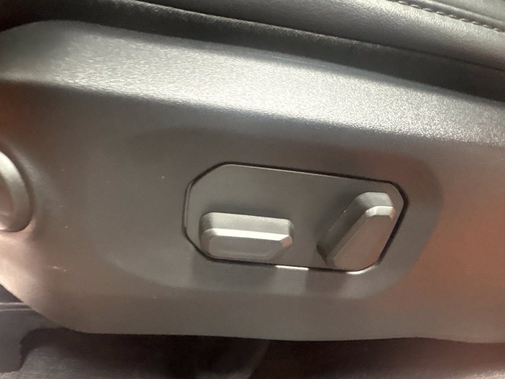 Used 2025 Jeep Wrangler Unlimited Rubicon w/ XTREMEE 35" Tire Package AWD/4WD image 26
