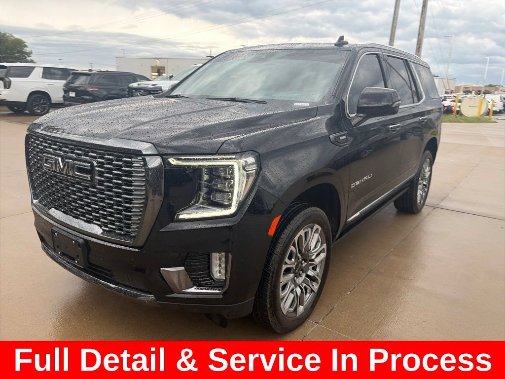 Used 2024 GMC Yukon Denali Ultimate AWD/4WD image 3