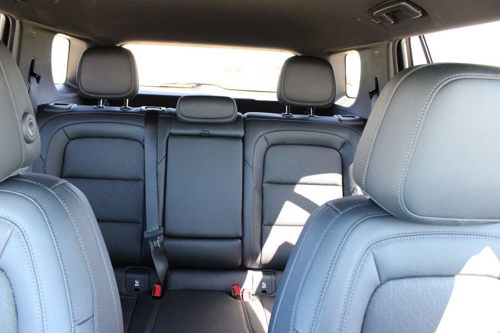 New 2026 Chevrolet Equinox LT w/ Convenience Package II image 18