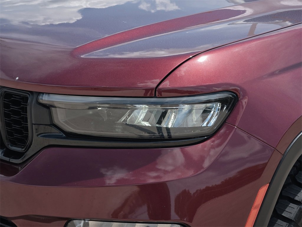 Used 2023 Jeep Grand Cherokee Limited w/ Luxury Tech Group II image 3