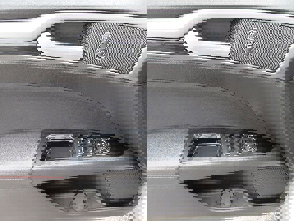 Used 2016 Ford Fusion SE w/ Equipment Group 201A image 22