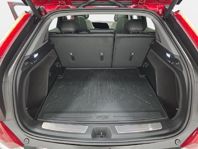 New 2027 Cadillac Optiq Luxury w/ LPO, Floor Liner Package AWD/4WD image 32