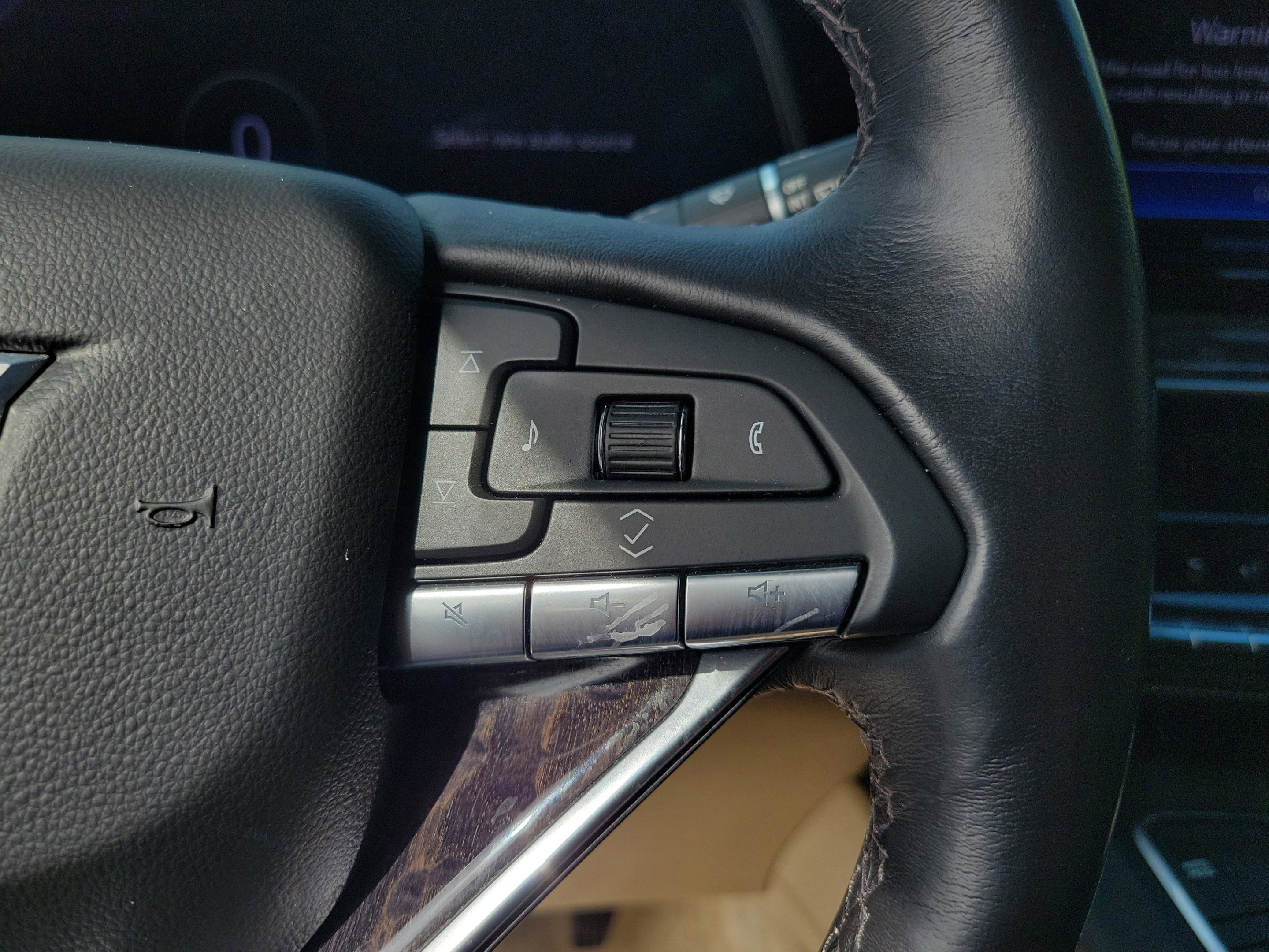 Used 2022 Cadillac Escalade Premium Luxury image 30