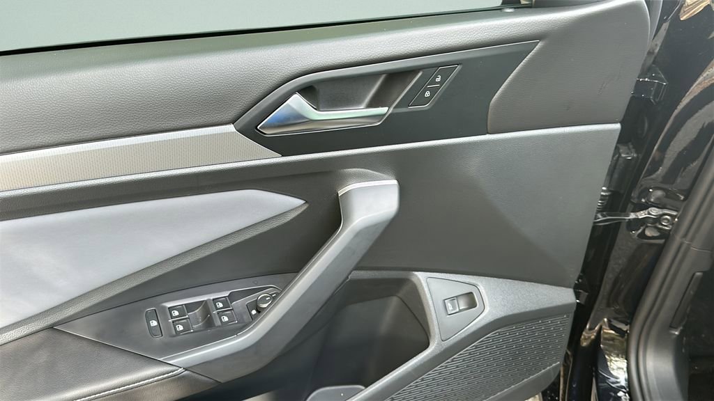 New 2026 Volkswagen Jetta SE FWD image 10