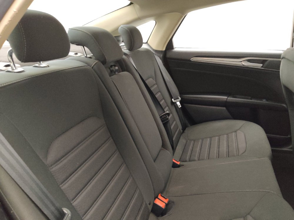 Used 2019 Ford Fusion SE FWD image 19