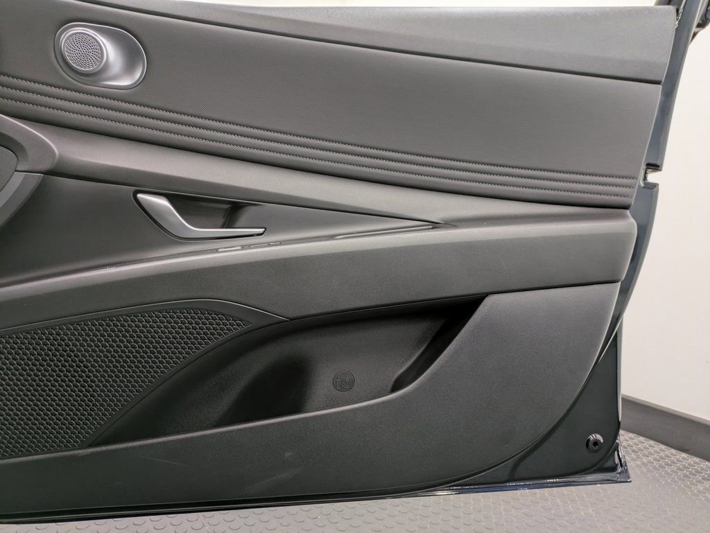 Used 2023 Hyundai Elantra SEL w/ Convenience Package image 27