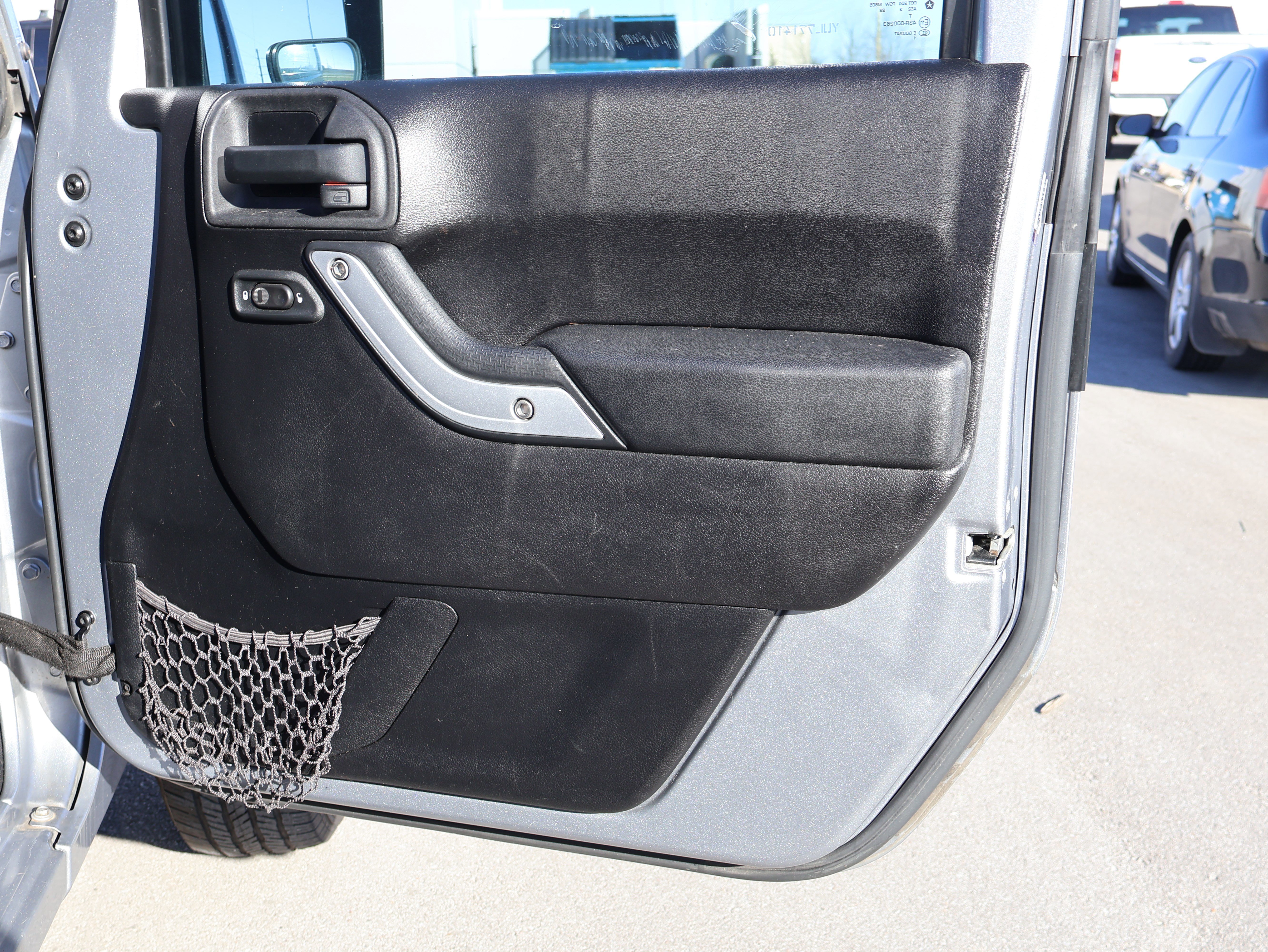 Used 2013 Jeep Wrangler Unlimited Sahara w/ Dual Top Group image 10