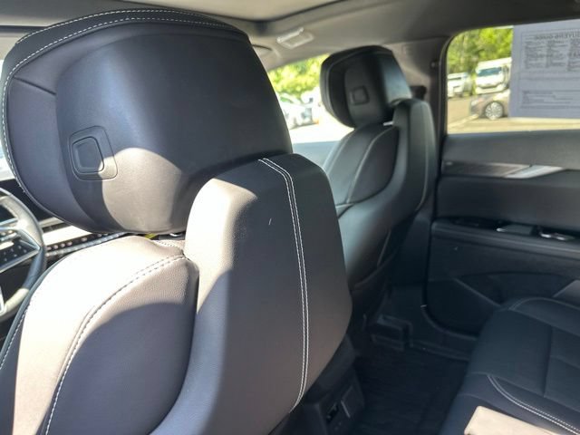 Certified 2025 Cadillac Optiq Luxury 2 w/ LPO, Floor Liner Package AWD/4WD image 10