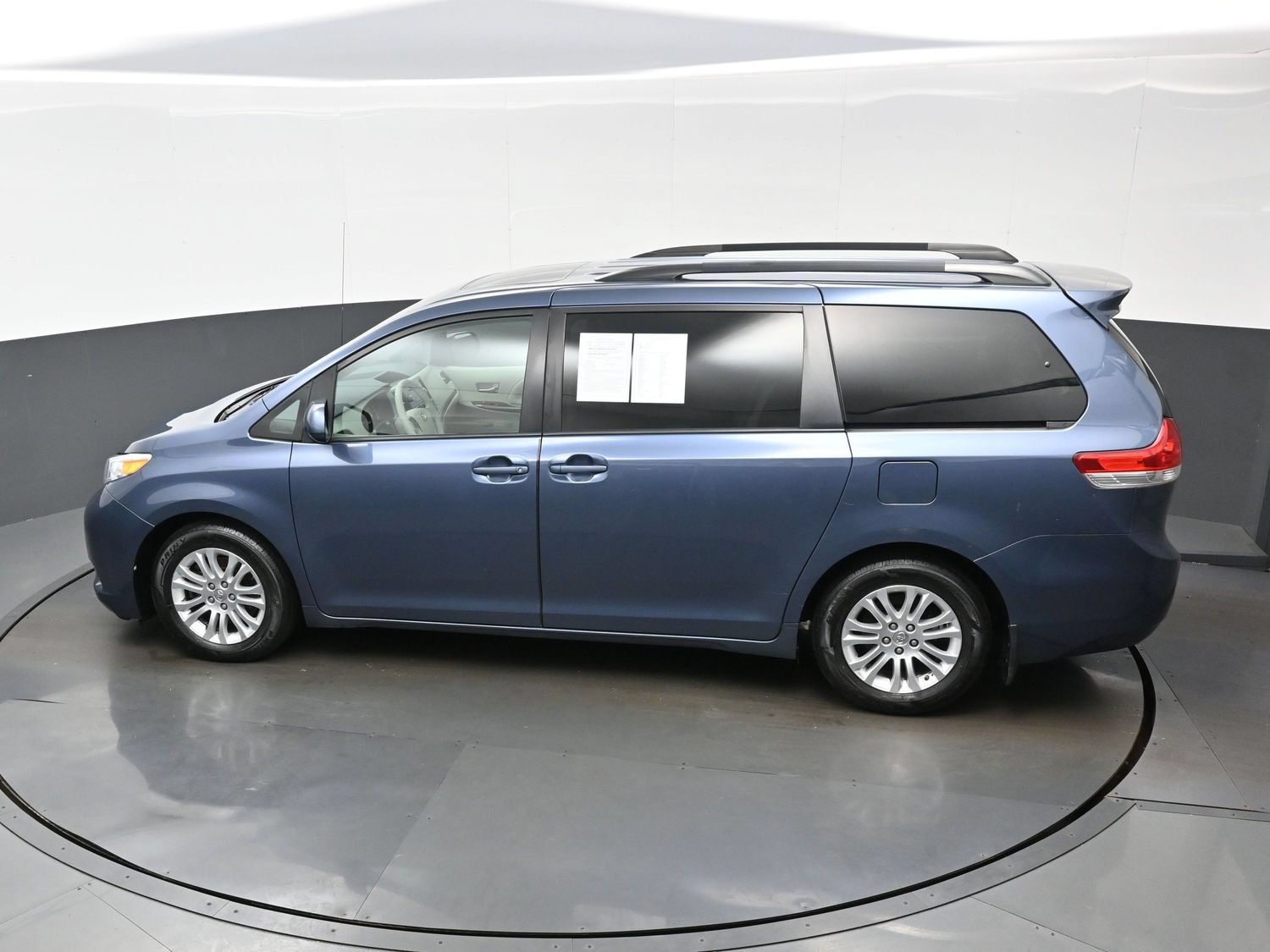 Used 2014 Toyota Sienna XLE FWD image 32
