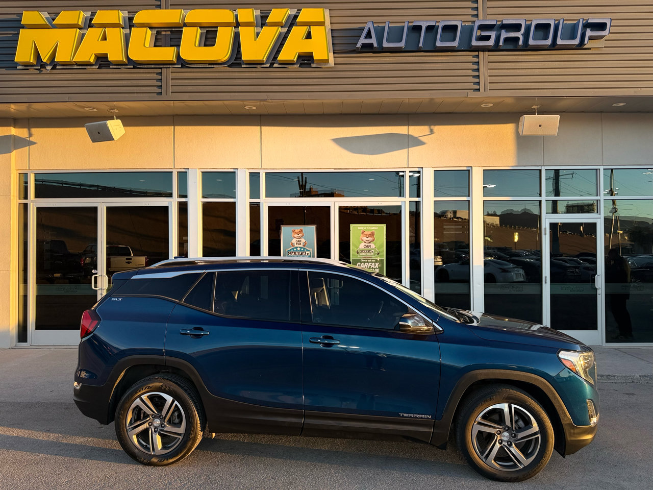 Used 2020 GMC Terrain SLT image 1