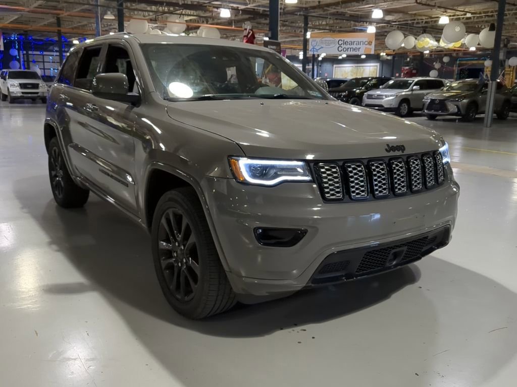 Used 2021 Jeep Grand Cherokee Laredo X AWD/4WD image 3