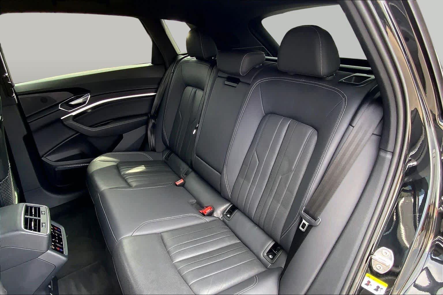 Used 2022 Audi e-tron Premium Plus w/ Premium Plus Package AWD/4WD image 20
