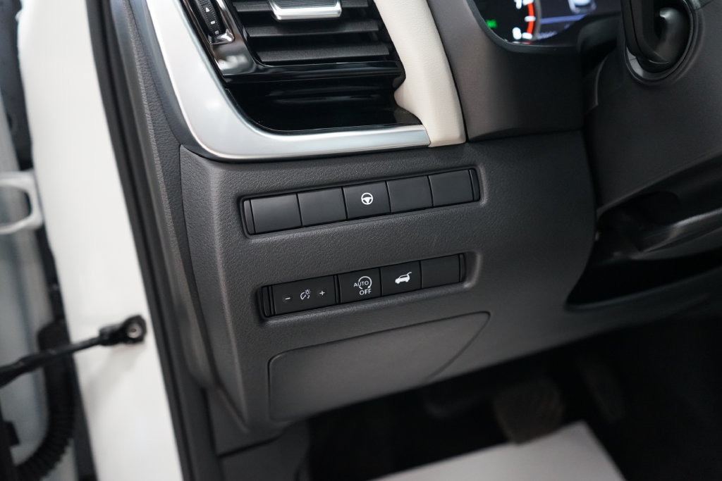 Used 2023 Nissan Rogue SL AWD/4WD image 29