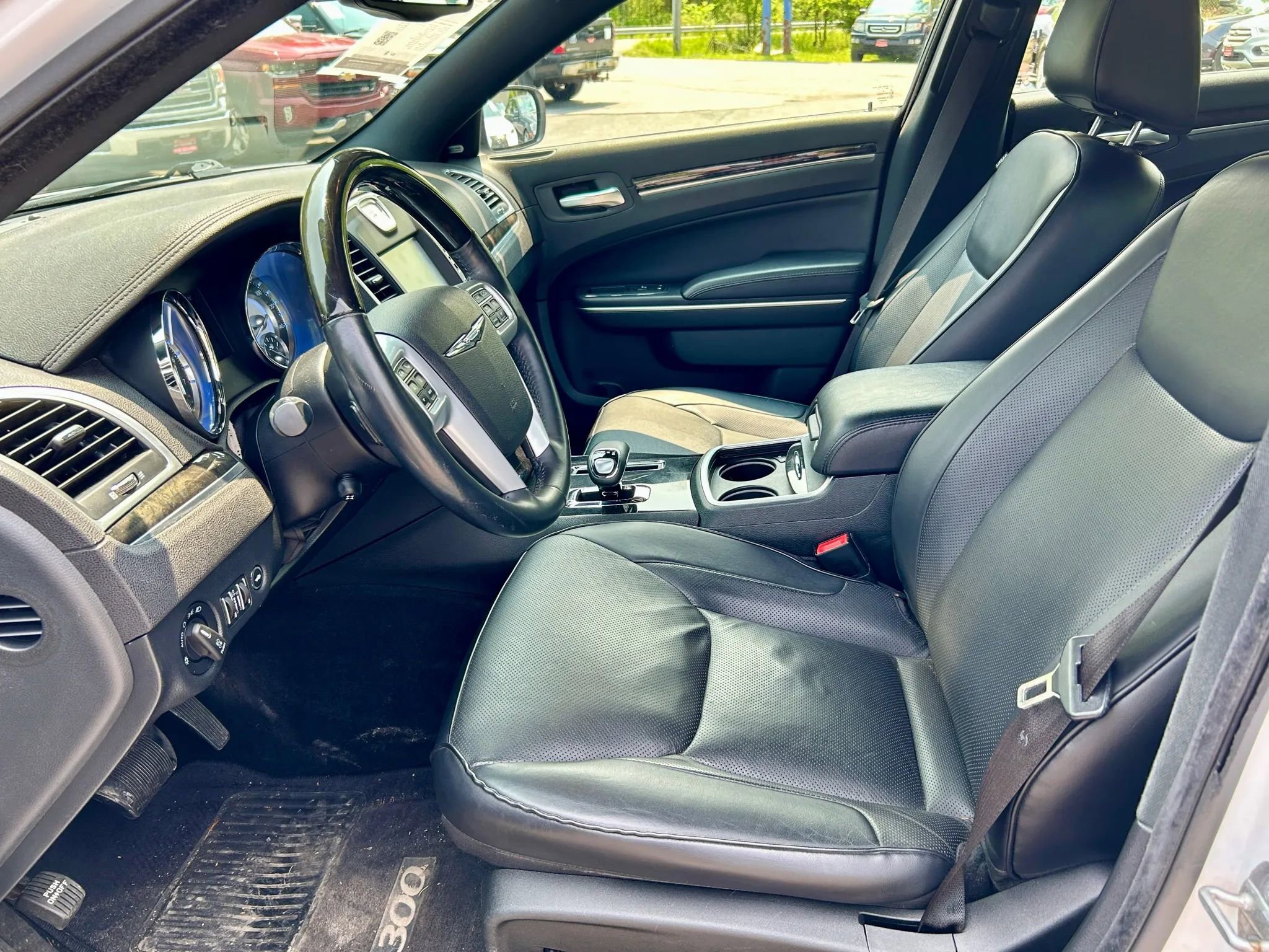 Used 2014 Chrysler 300 C w/ Light Group image 10