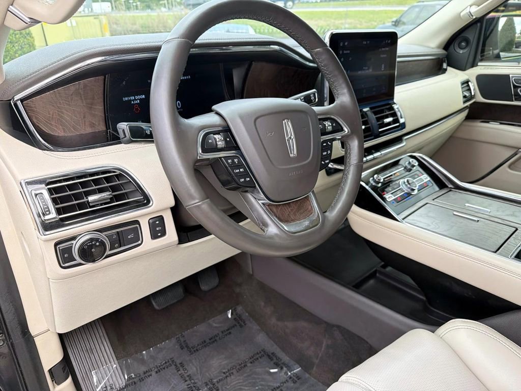 Used 2021 Lincoln Navigator 2WD image 21