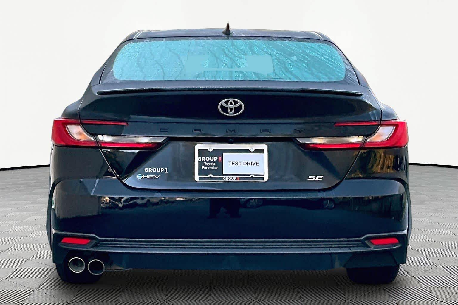 Used 2025 Toyota Camry SE FWD image 4