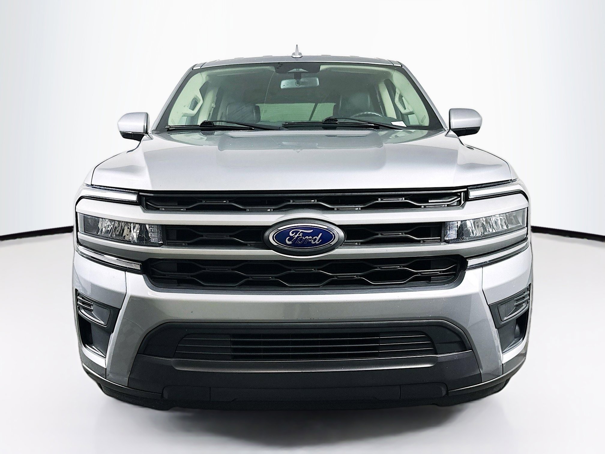 Used 2024 Ford Expedition XLT image 2