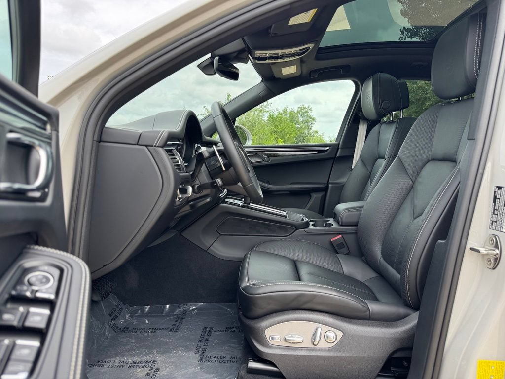 Used 2026 Porsche Macan AWD/4WD image 14