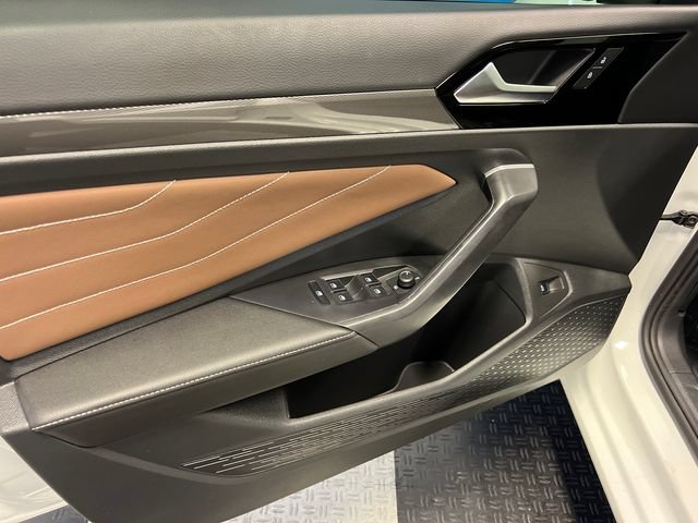 Certified 2025 Volkswagen Jetta SEL FWD image 7