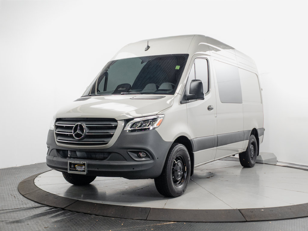 Used 2025 Mercedes-Benz Sprinter 2500 image 3