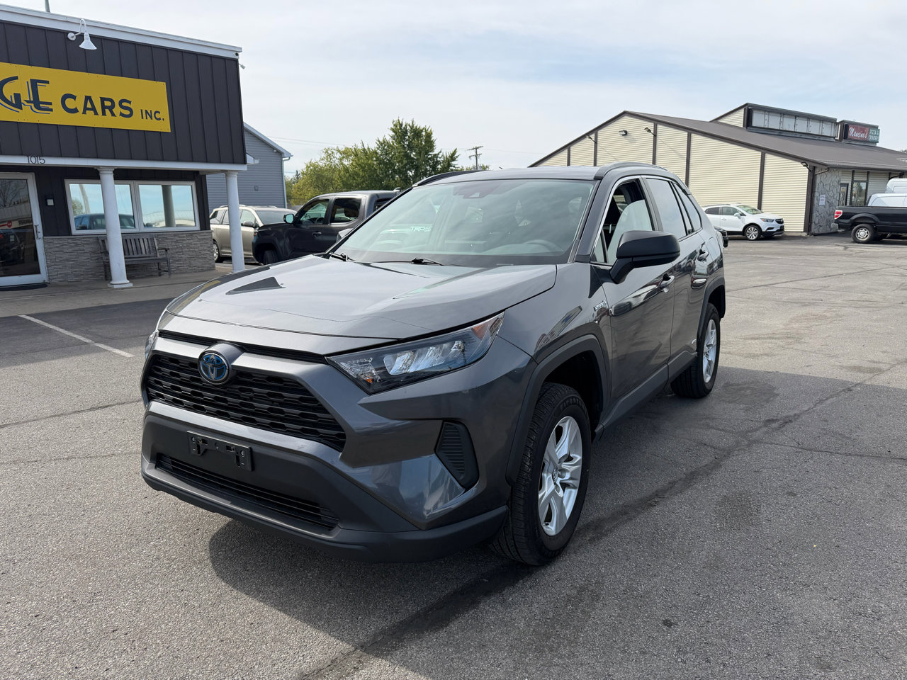 Used 2020 Toyota RAV4 LE image 2
