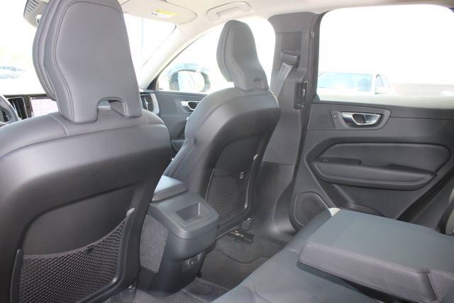 Used 2025 Volvo XC60 B5 Plus AWD/4WD image 9